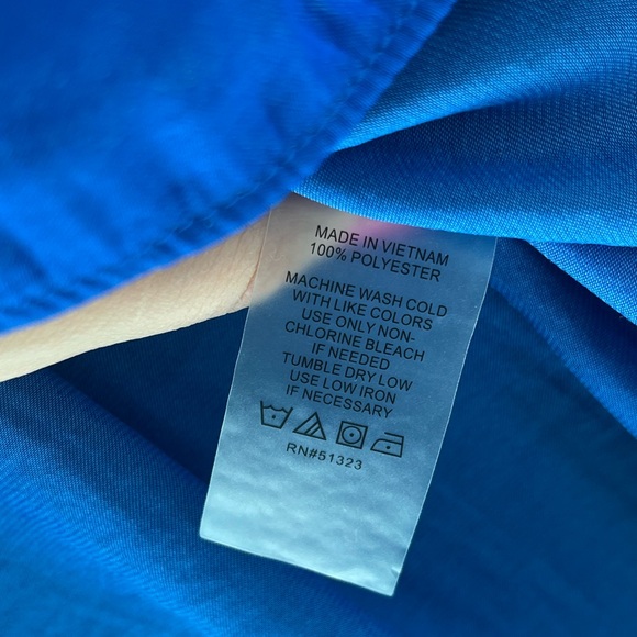 Vince Camuto Blue Relaxed V-neck Blouse with 3/4 Sleeves - Picture 6 of 6